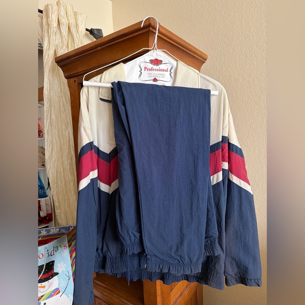 Avon Cream & Navy Sportswear Jacket Label Detail - Picture 2 of 4